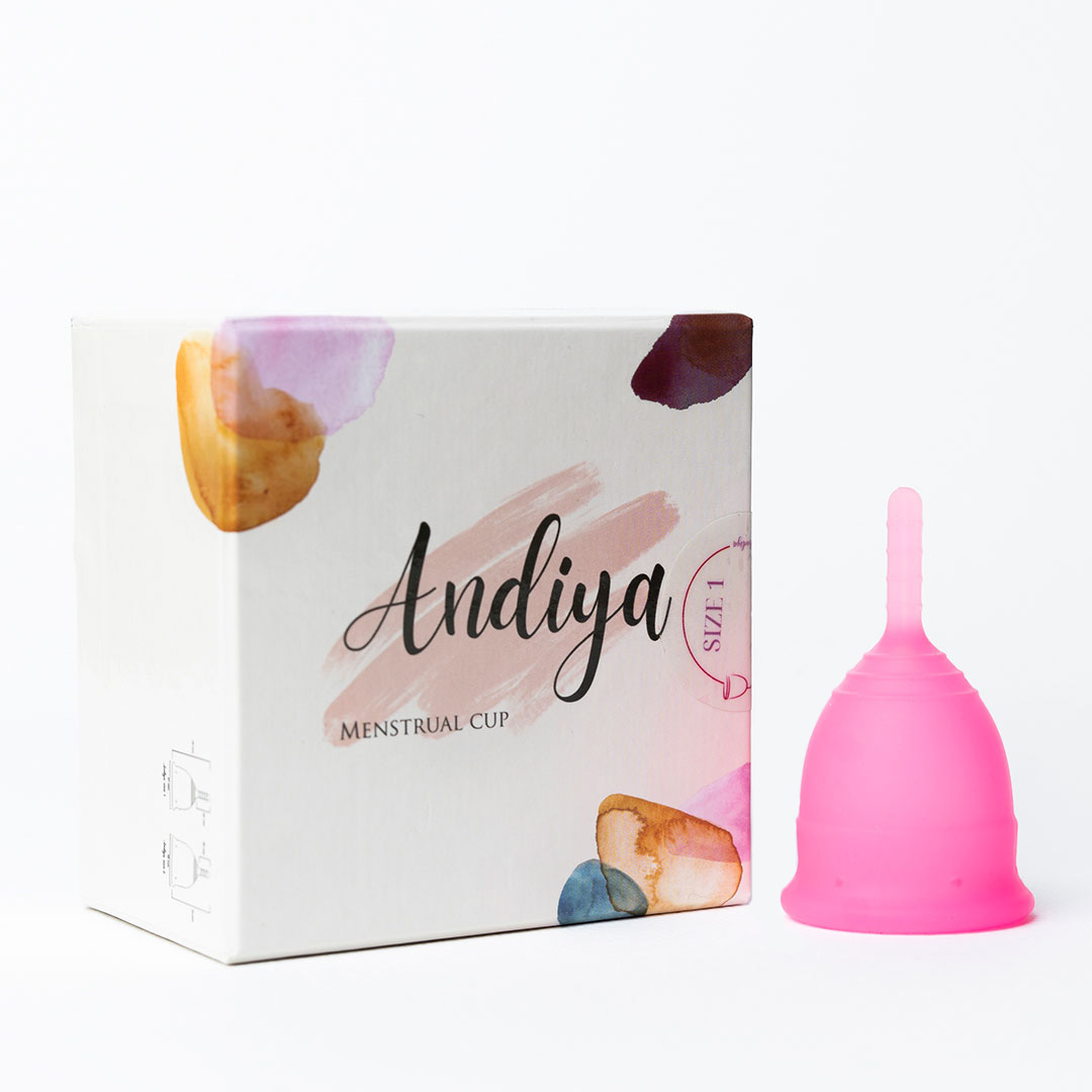 کاپ قاعدگی آندیا مدل 001 سایز کوچک به همراه لیوان کاپ قاعدگی آندیا مدل Alpha