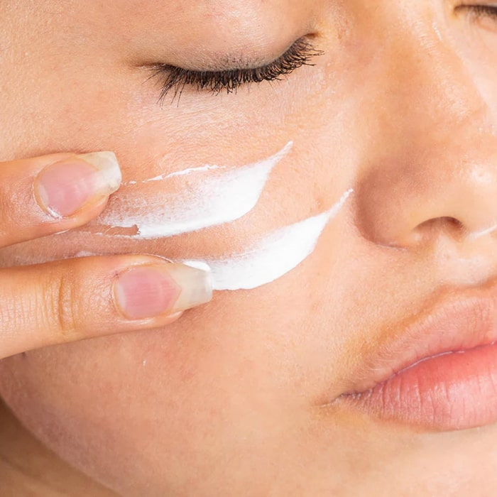 کرم ضد آفتاب بدون رنگ فارم استی SPF 50 مدل DR V8 VITA ‌ مناسب انواع پوست حجم 70 میلی‌لیتر