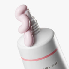 کرم ضد آفتاب بی‌رنگ دست و صورت مدیکیوب SPF 50 مدل tone up مناسب برای انواع پوست حجم 50 میلی‌لیتر