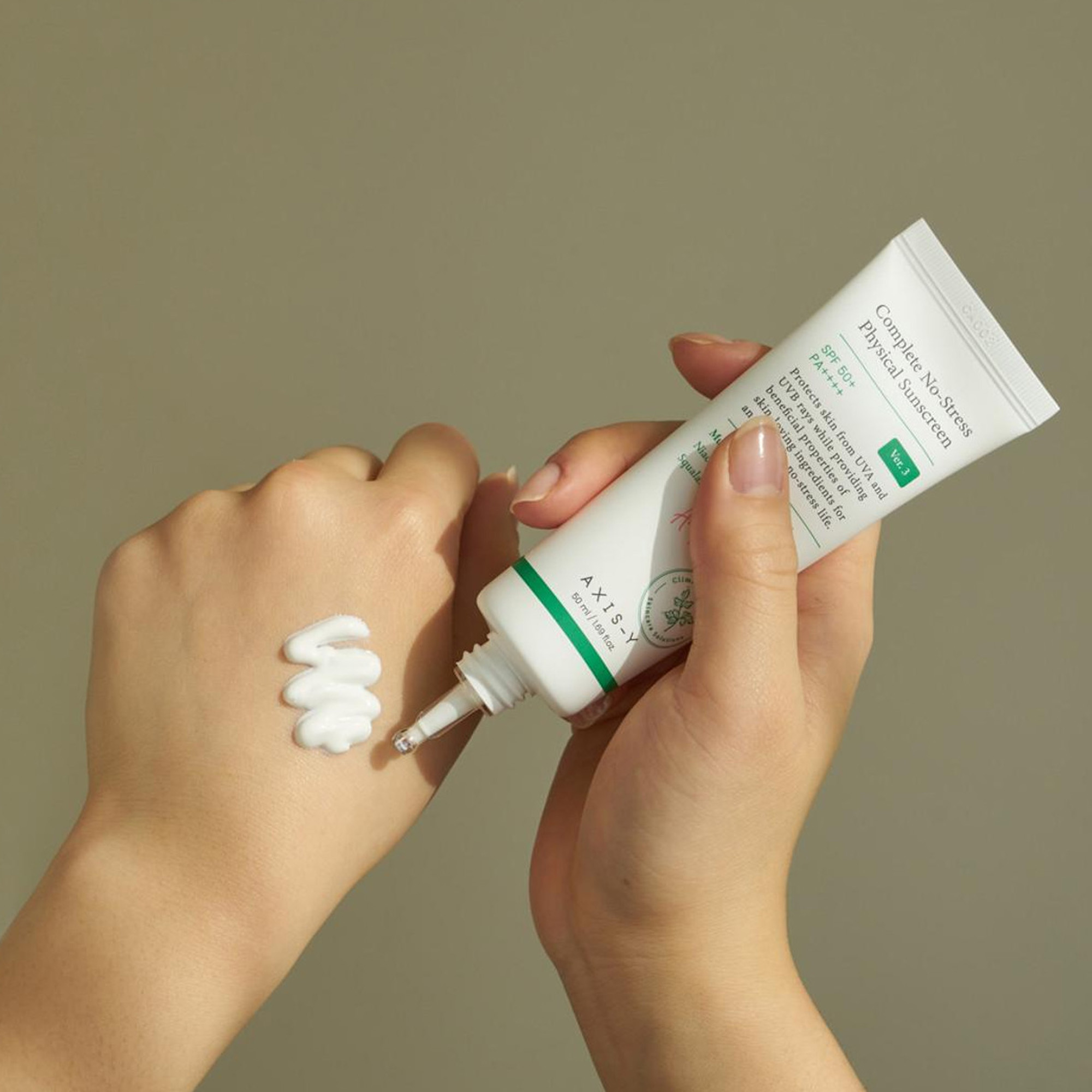 کرم ضد آفتاب بدون رنگ اکسیس وای +SPF 50 مدل Complete No Stress مناسب انواع پوست حجم 50 میلیلیتر