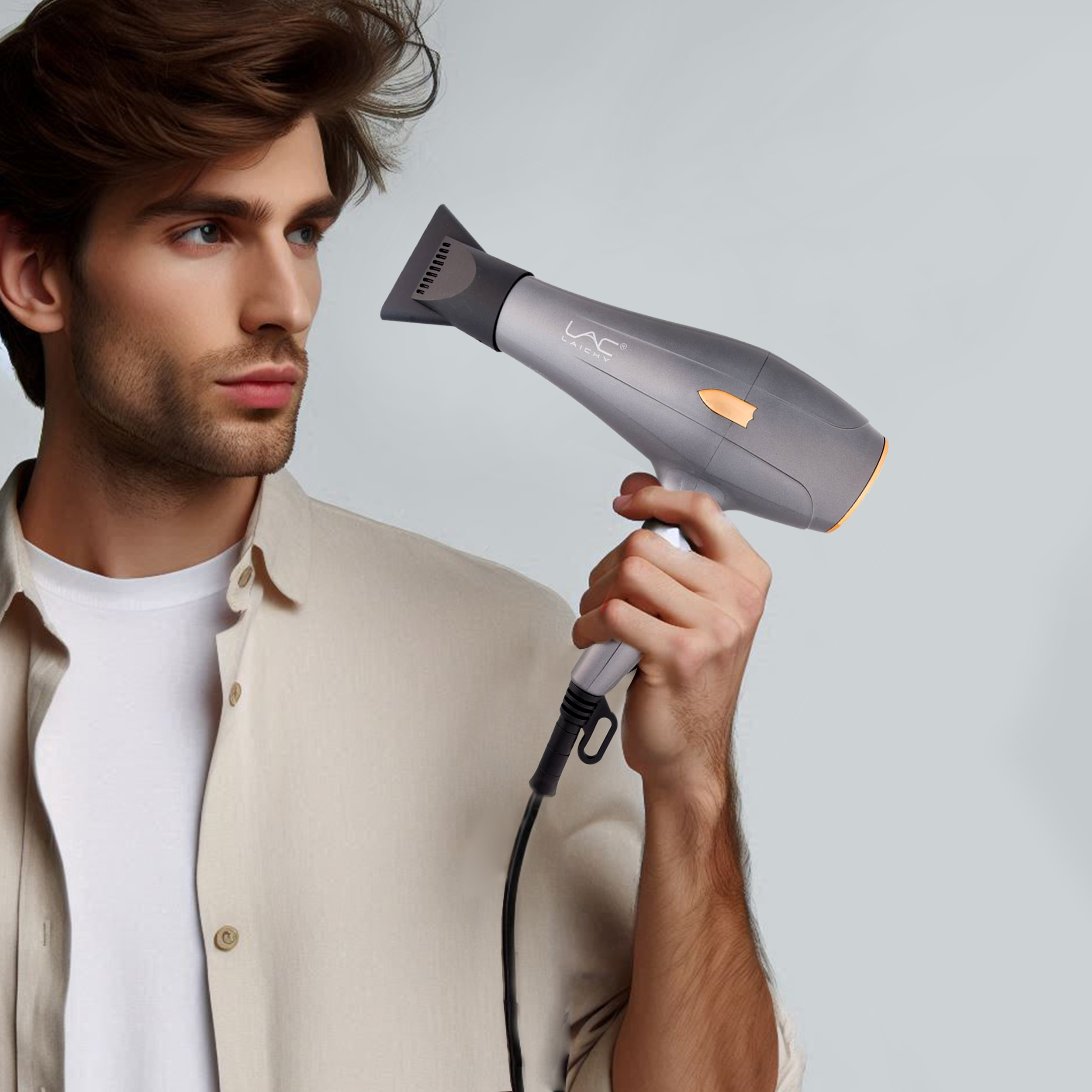 سشوار حرفهای لایچی مدل L-9080، موتور AC با توان مصرفی 2200 وات، دارای قابلیت باد سرد، طراحی ارگونومیک، فناوری تولید یون، با حالت صافکننده و حجمدهنده، وزن 500 گرم، تنظیم حرارت 3 حالته و کنترل سرعت 2 حالته، به همراه 2 سری متمرکزکننده