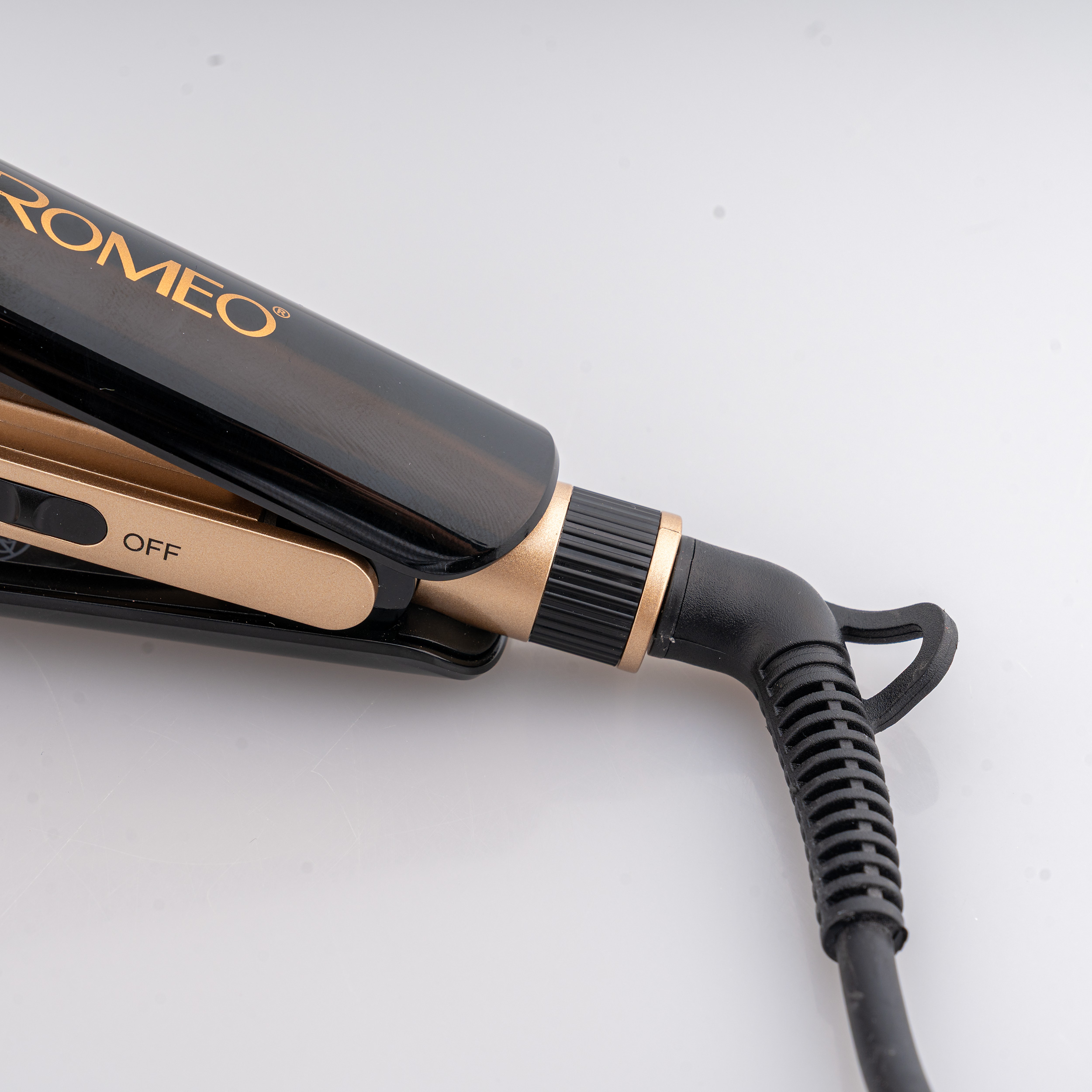 اتو و حالت دهنده ی مو رومئو مدل RM-6262