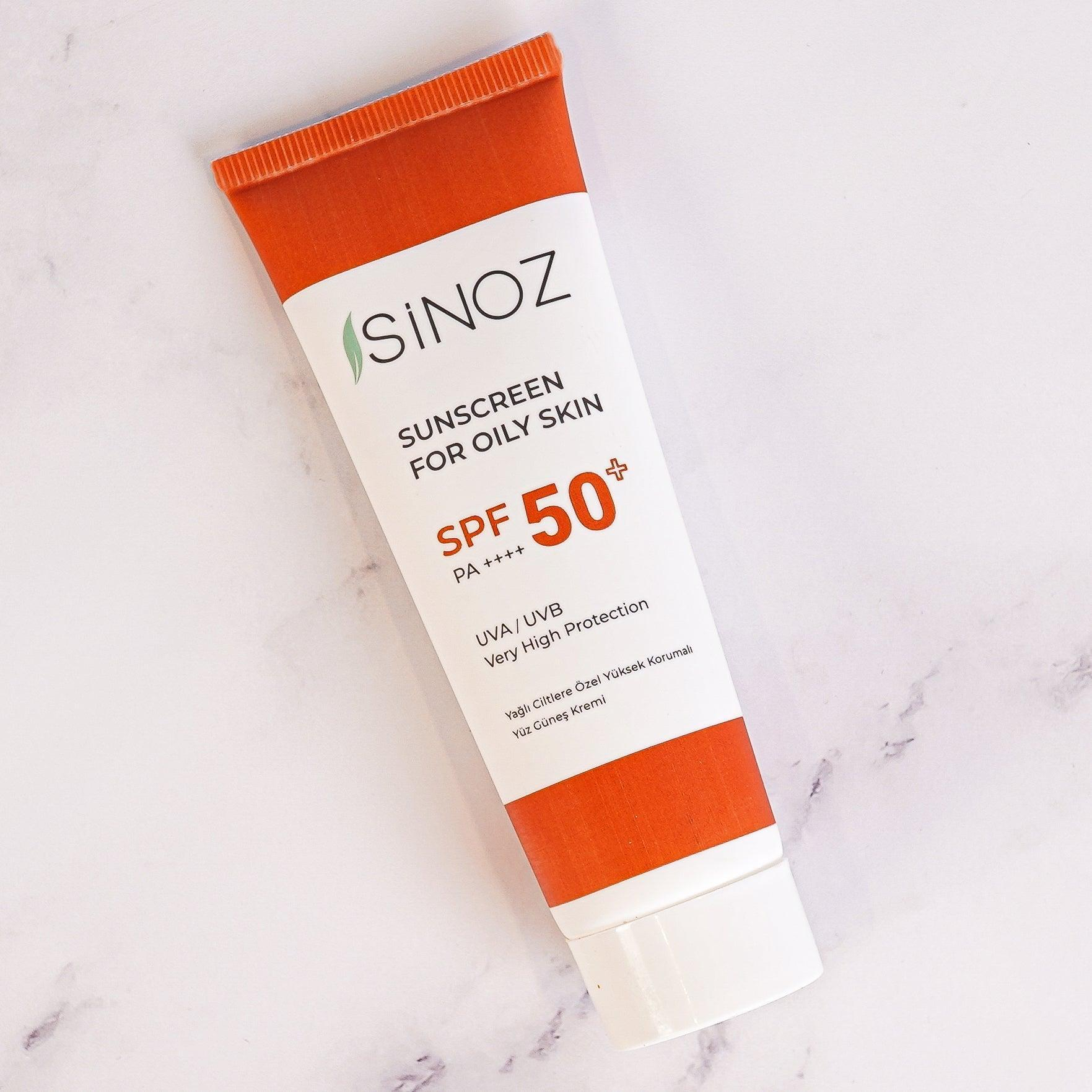 کرم ضد آفتاب بدون رنگ سینوز SPF 50 مدل پلاس مناسب پوست های چرب حجم 50 میلی لیتر