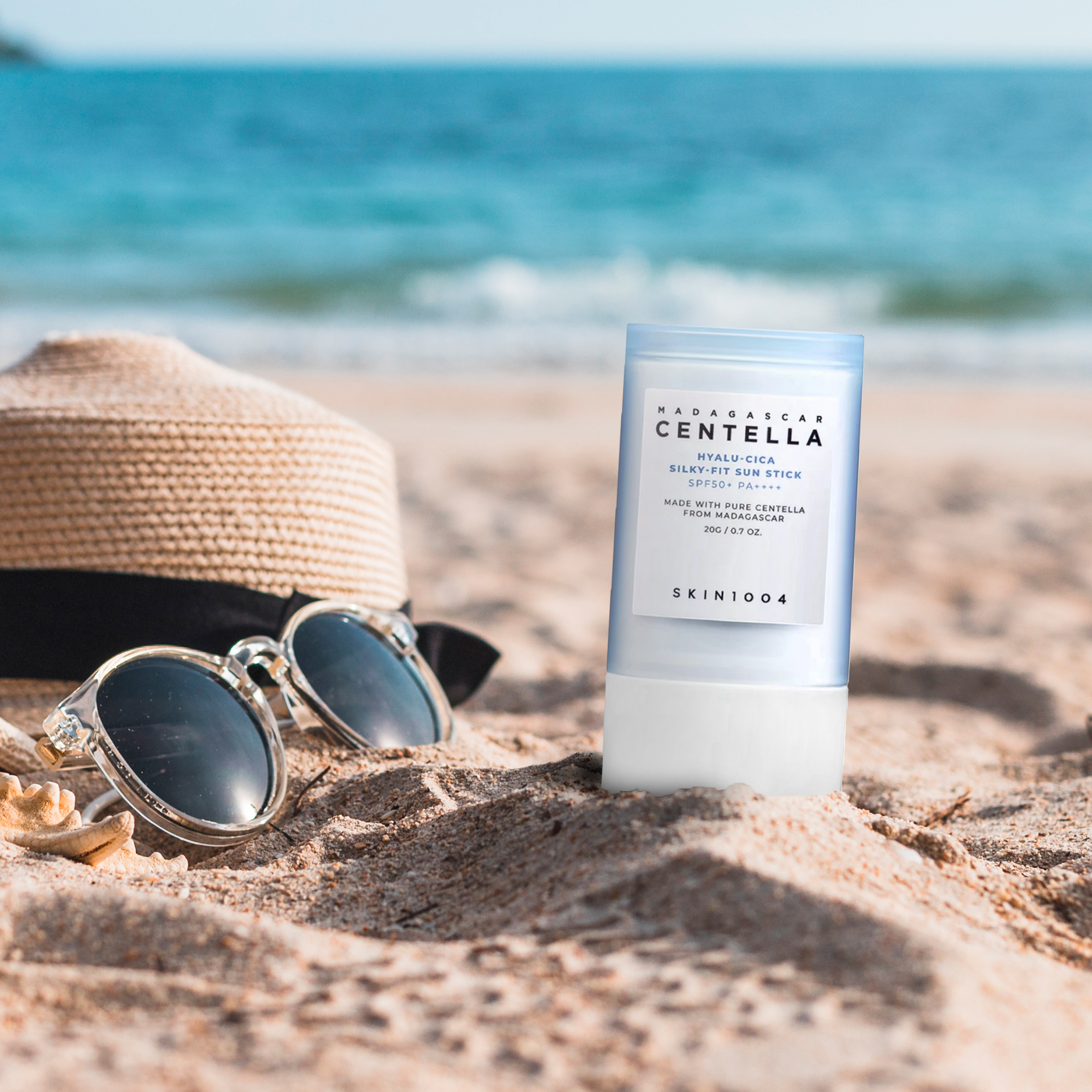 استیک ضد آفتاب بی‌رنگ سانتلا، SPF 50، مدل skin1004، مناسب انواع پوست با حجم 20 میلی‌لیتر، محافظت‌کننده در برابر اشعه‌های UVA و UVB، ضد حساسیت و مرطوب‌کننده، PA++++، روشن‌کننده، دارای فرمولاسیون عصاره مغذی و هیالورونیک اسید، با ماندگاری 3 ساعته 