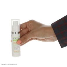 فلوئید کوچککننده منافذ پوست مای سری سبوفارما مدل red clover حجم 30 میلی لیتر