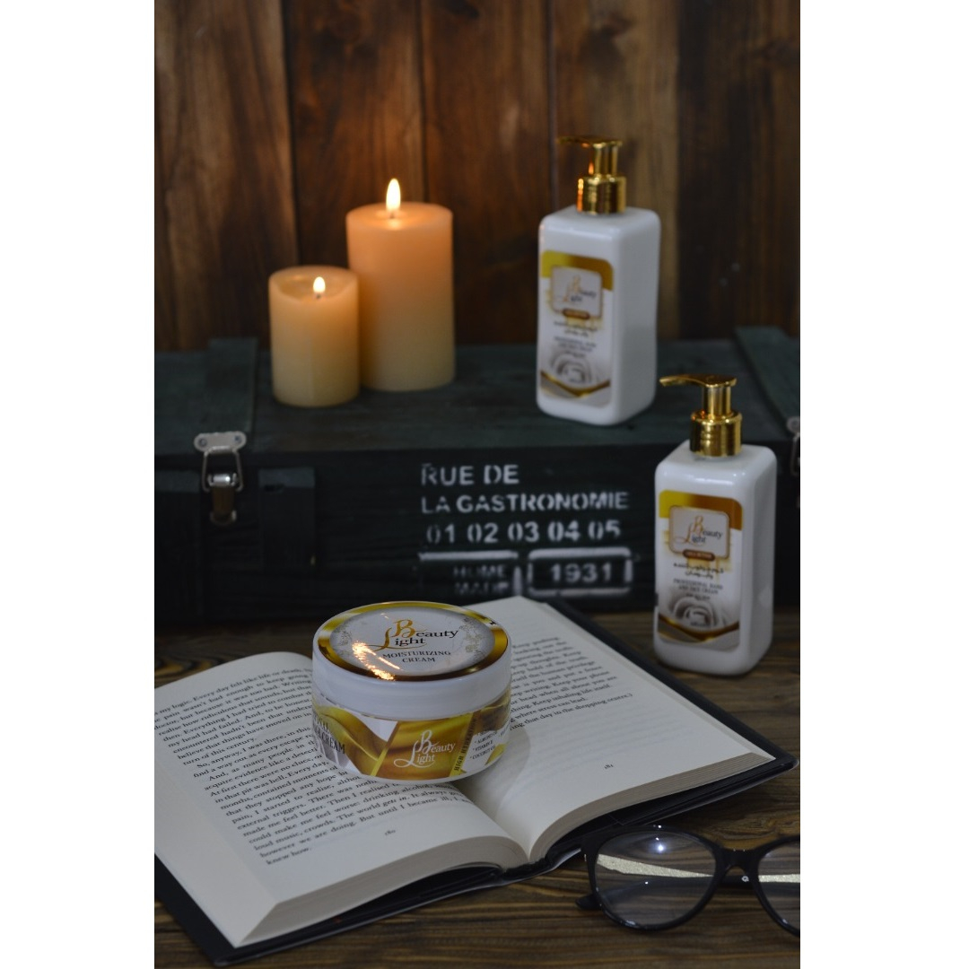 کرم آبرسان لایت بیوتی مدل آرگان شی باتر حجم 250 میلی لیتر  مجموعه 2 عددی به همراه کرم آبرسان لایت بیوتی مدل شی باتر آرگان حجم 200 میلی لیتر مجموعه 2 عددی