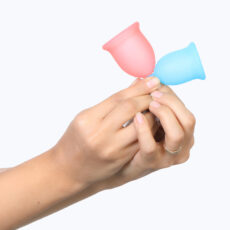 کاپ قاعدگی لیوا فارما مدل Plus سایز کوچک به همراه کاپ قاعدگی لیوا فارما مدل Plus سایز متوسط