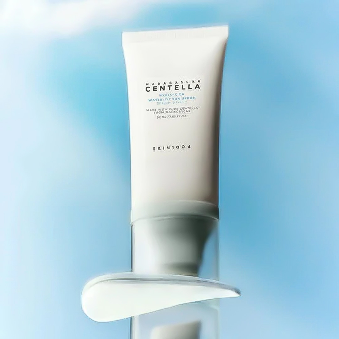 کرم ضد آفتاب بدون رنگ اسکین 1004 SPF 50 مدل Hyalu-Cica Water محافظ UVA ،UVB، مناسب برای انواع پوست، حجم 50 میلی‌لیتر