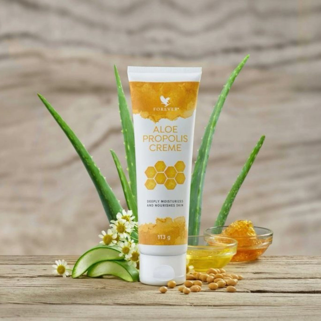 کرم مرطوب کننده فوراور لیوینگ پروداکتس مدل آلوئه پروپولیس مناسب انواع پوست حجم 113 میلی لیتر