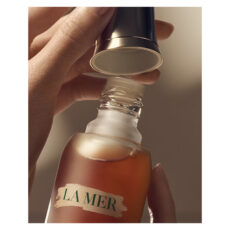 لوسیون مرطوب کننده دست و صورت لامر مدل rejuvenator مناسب انواع پوست حجم 100 میلی لیتر