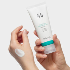 کرم ضد آفتاب بی رنگ صورت و بدن دکتر سراکل SPF 50 مدل سیکا ریجن محافظ در برابر اشعه UVA و UVB مناسب برای انواع پوست حجم 100 میلی لیتر