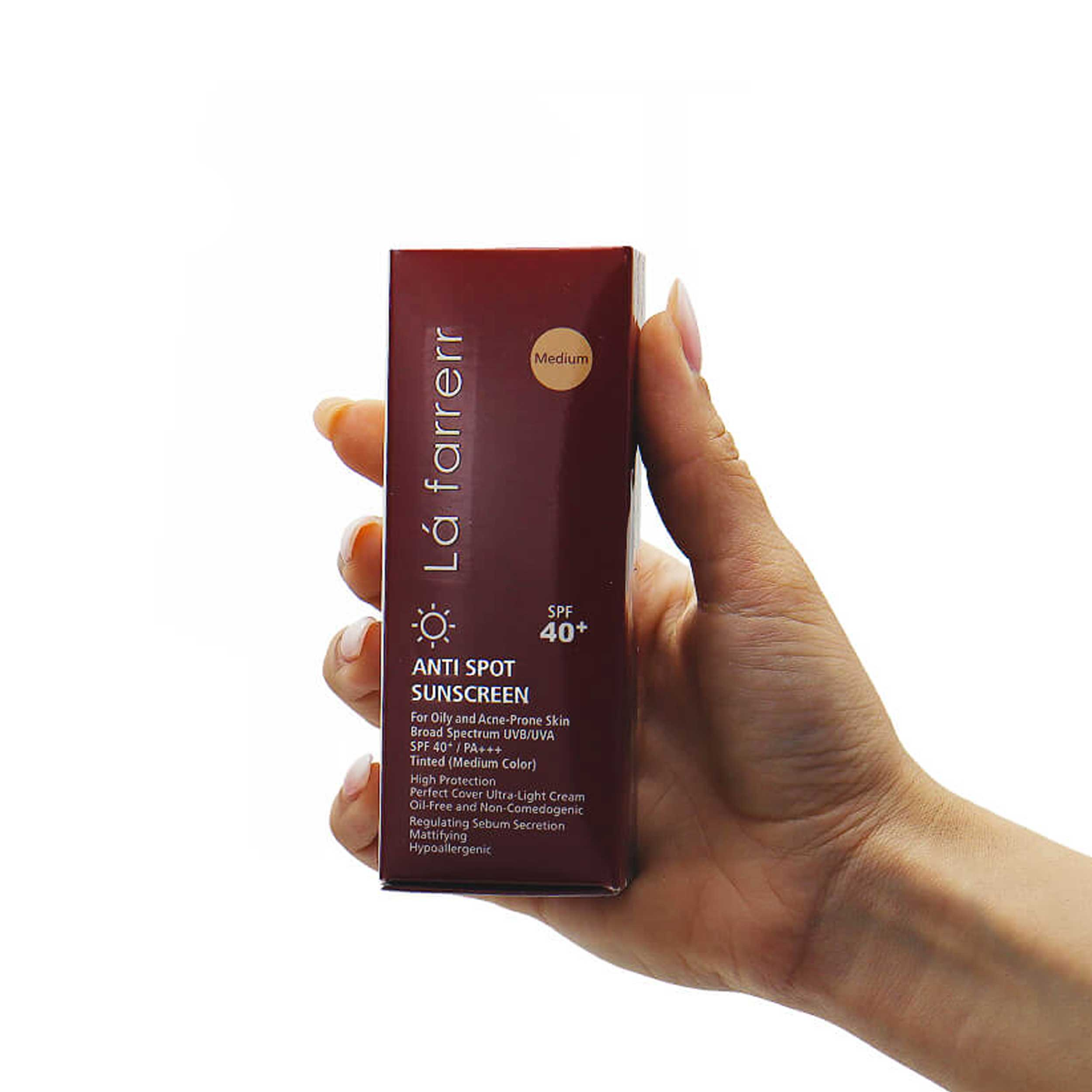 کرم ضدآفتاب رنگی لافارر مدل SPF40، مناسب پوست‌های معمولی و خشک، حجم 40 میلی‌لیتر