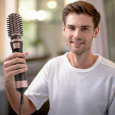 سشوار برسدار چرخشی حرفهای دی اس پی مدل 50063A، موتور DC با توان مصرفی 1000 وات، دارای قابلیت باد سرد، سیم گردان، با حالت فرکننده، حجمدهنده و صافکننده، وزن 500 گرم، تنظیم حرارت 2 حالته و کنترل سرعت 3 حالته، به همراه 5 عدد سری متمرکزکننده