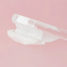 فوم شست‌وشوی صورت سانتلا مدل  فوم تمیز کننده عمیق سنتلا ماداگاسکار مناسب برای پوست حساس حجم 125 میلی‌لیتر