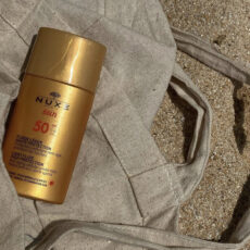 فلوئید ضد آفتاب بی رنگ نوکس SPF50 مدل LIGHT مناسب پوست های چرب و مختلط حجم 50 میلی لیتر