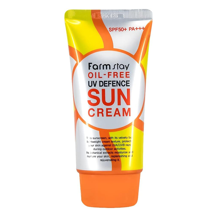 کرم ضد آفتاب بی رنگ فارم استی spf 50 مدل OIL-FREE مناسب پوست های مختلط و چرب حجم 70 میلی لیتر