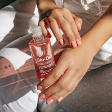 روغن صورت و بدن بایو اویل مدل ترمیم کننده و تقویت کننده حجم 200 میلی لیتر