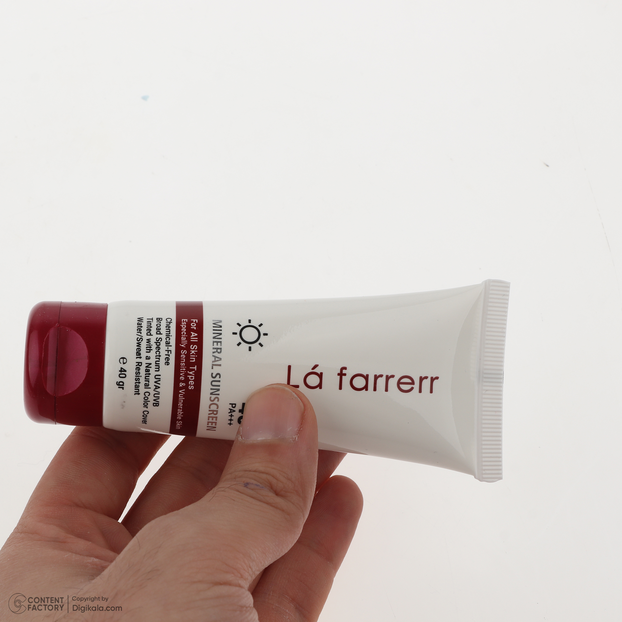 کرم ضد آفتاب رنگی لافارر SPF 40 مدل مینرال حاوی محافظ UVA و UVB و PA+++ ‌مناسب انواع پوست حجم 40 میلی‌لیتر