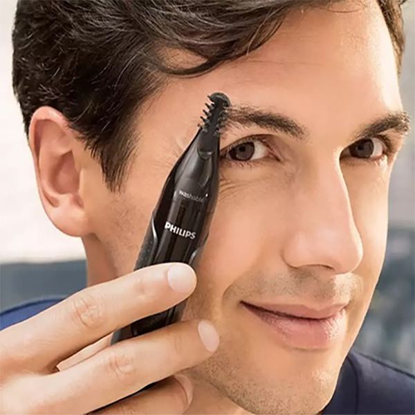 ماشین اصلاح موی سر و صورت فیلیپس مدل 5000 بههمراه موزن بینی pro، اصلاح به صورت حجمزن، ضد آب، منبع انرژی باتری قابل شارژ، تکنولوژی اصلاح به صورت برش مستقیم، مدت زمان شارژ سریع 5 دقیقه و مدت زمان استفاده پس از شارژ 80 دقیقه، بههمراه شارژر، کیف نگهداری