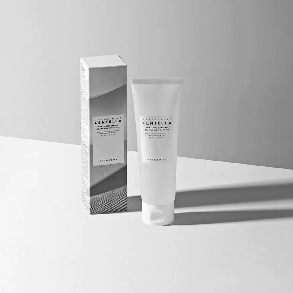 ژل فوم شستشو صورت روشن کننده سانتلا مدل ماداگاسکار مناسب برای پوست های معمولی حجم 125 میلی لیتر