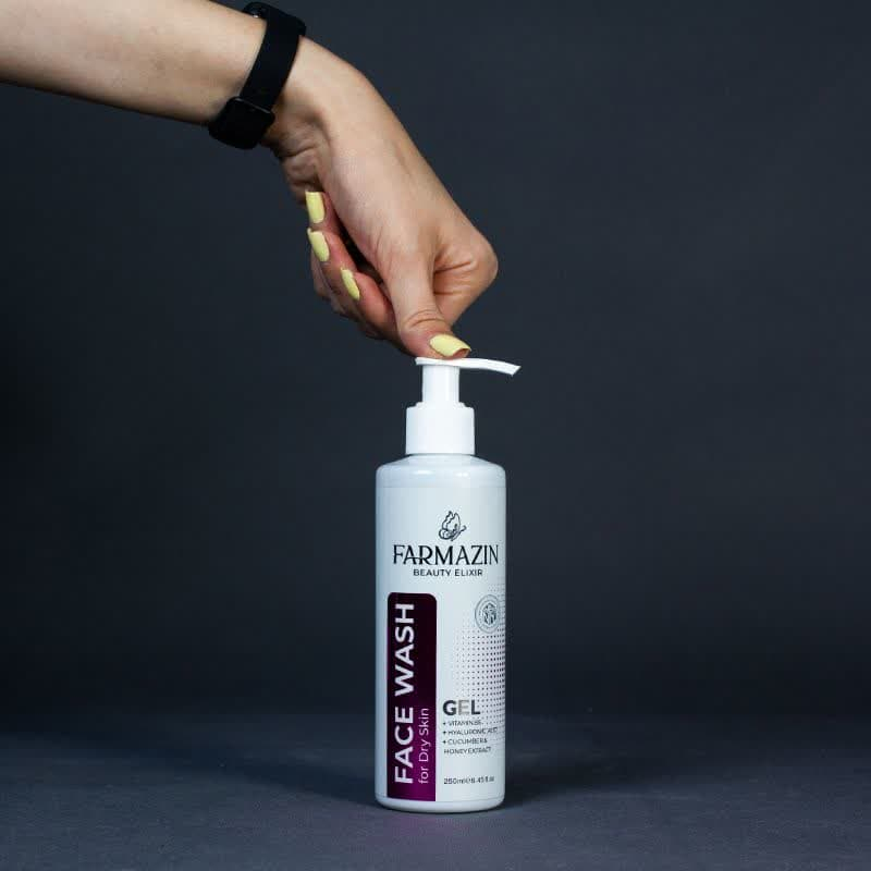 ژل شست‌وشوی صورت فارمازین مدل خیار و عسل مناسب برای پوست خشک حجم 250 میلی لیتر مجموعه دو عددی