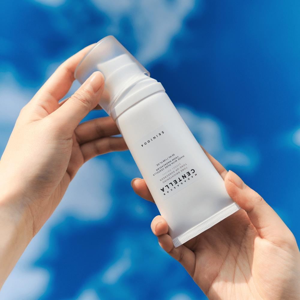 کرم ضد آفتاب رنگی سانتلا SPF 50 مدل TONE BRIGHTENING ‌محافظ UVA ،UVB و PA+++ مناسب انواع پوست‌ حجم 50 میلی‌لیتر