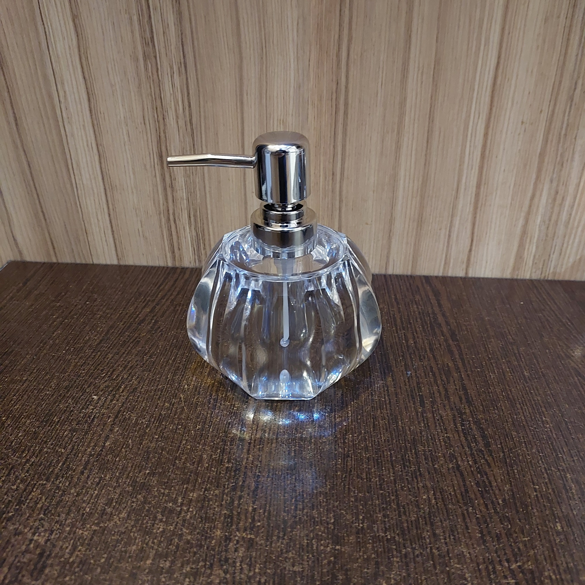 پمپ مایع دستشویی مدل آکرولیک