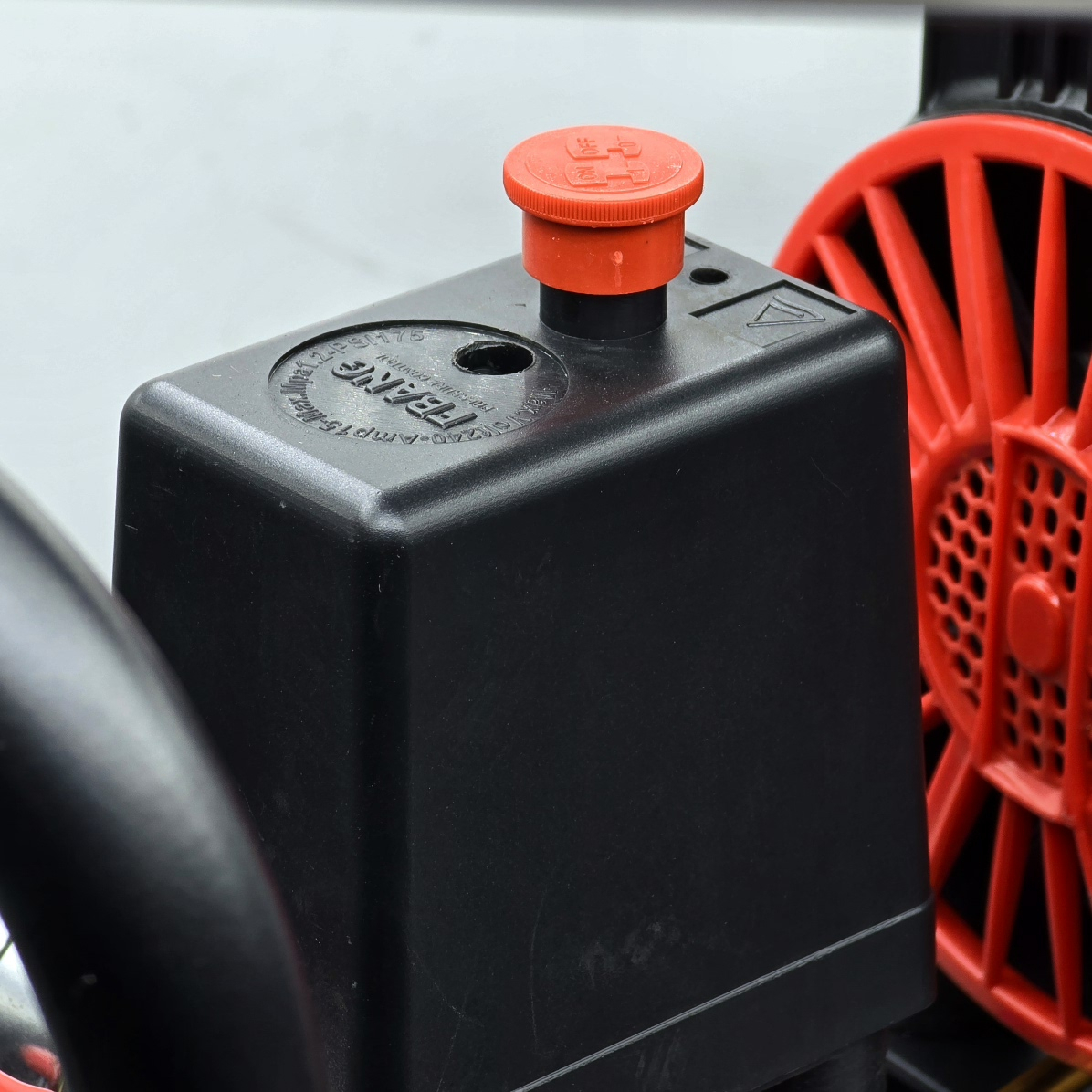 کمپرسور هوا ایزی پاور مدل سایلنت حجم 25 لیتر