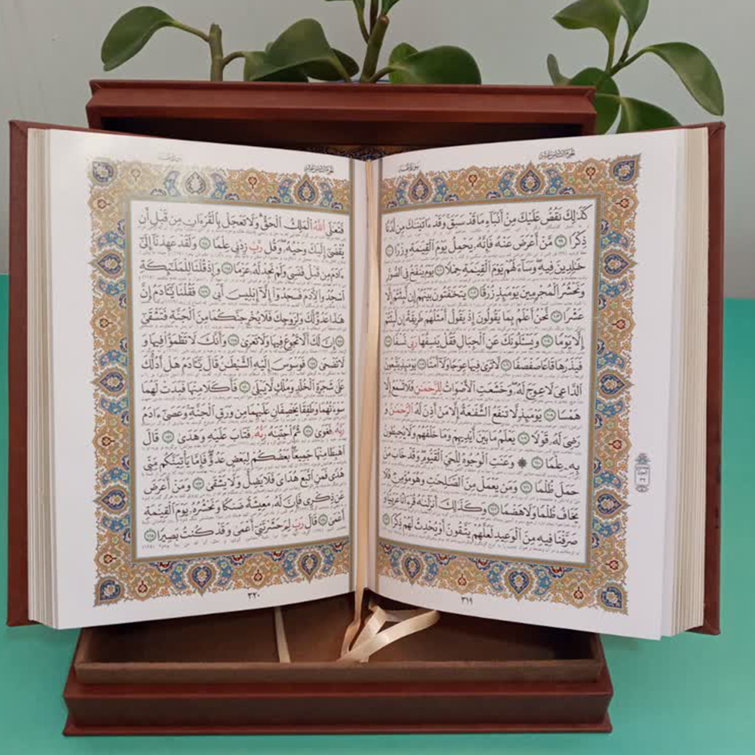 کتاب قرآن کریم ترجمه مهدی الهی قمشه ای انتشارات هلیا