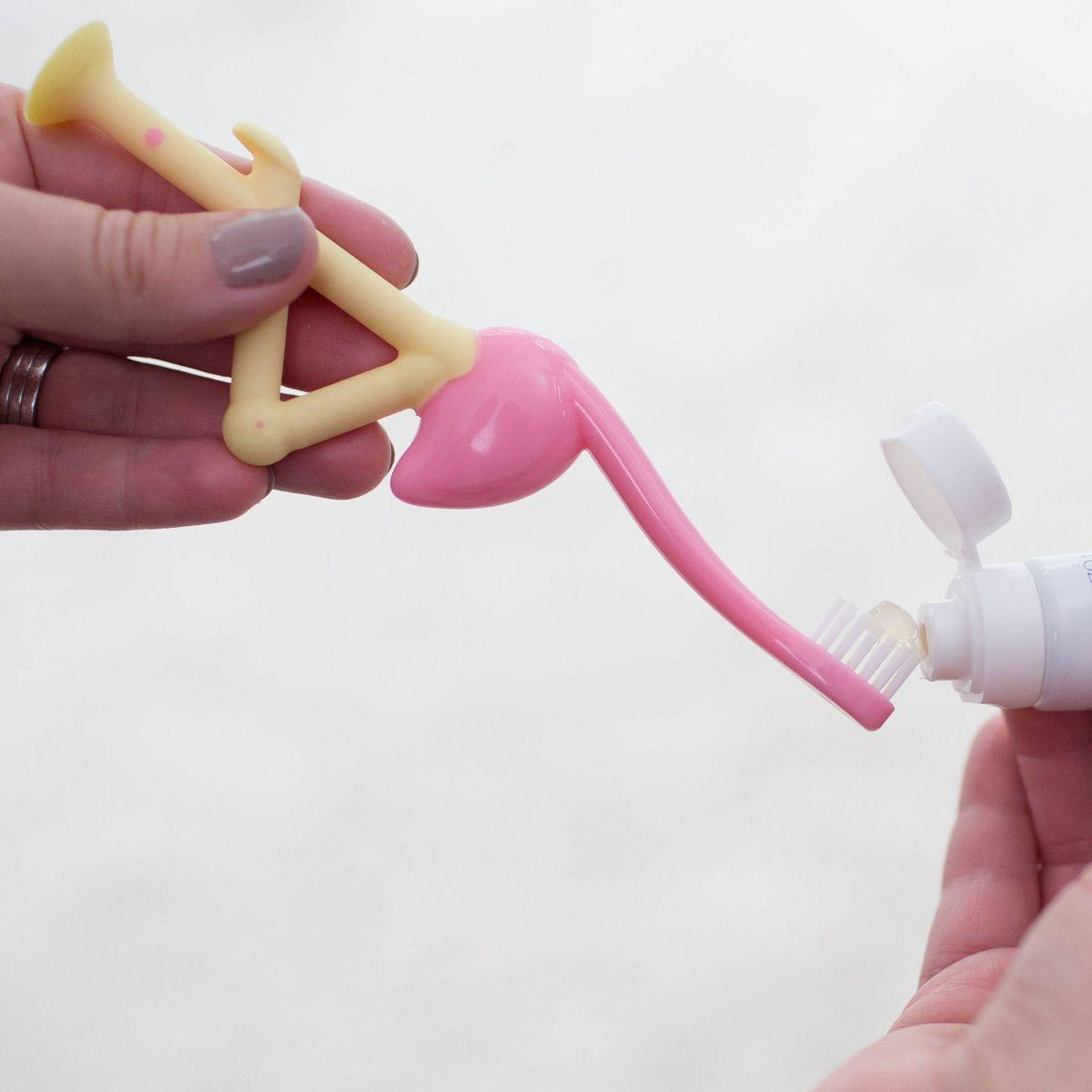 مسواک کودک دکتر براونز مدل فلامینگو با برس نرم