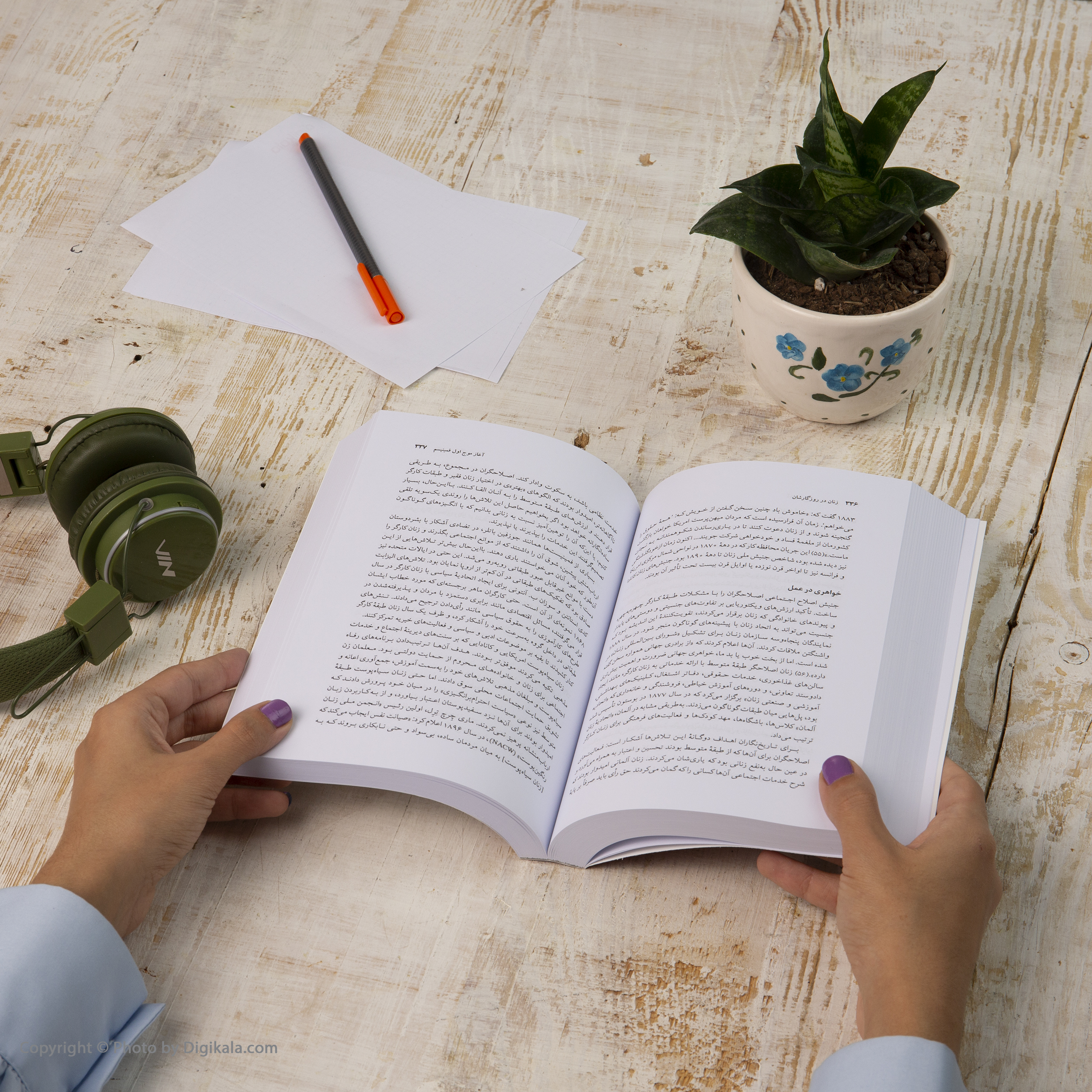 کتاب زنان در روزگارشان اثر مارلین لگیت نشر نی