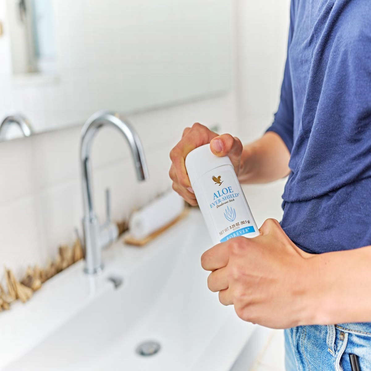 رول ضد تعریق فوراور لیوینگ پروداکتس مدل آلوئه ورا وزن 92 گرم