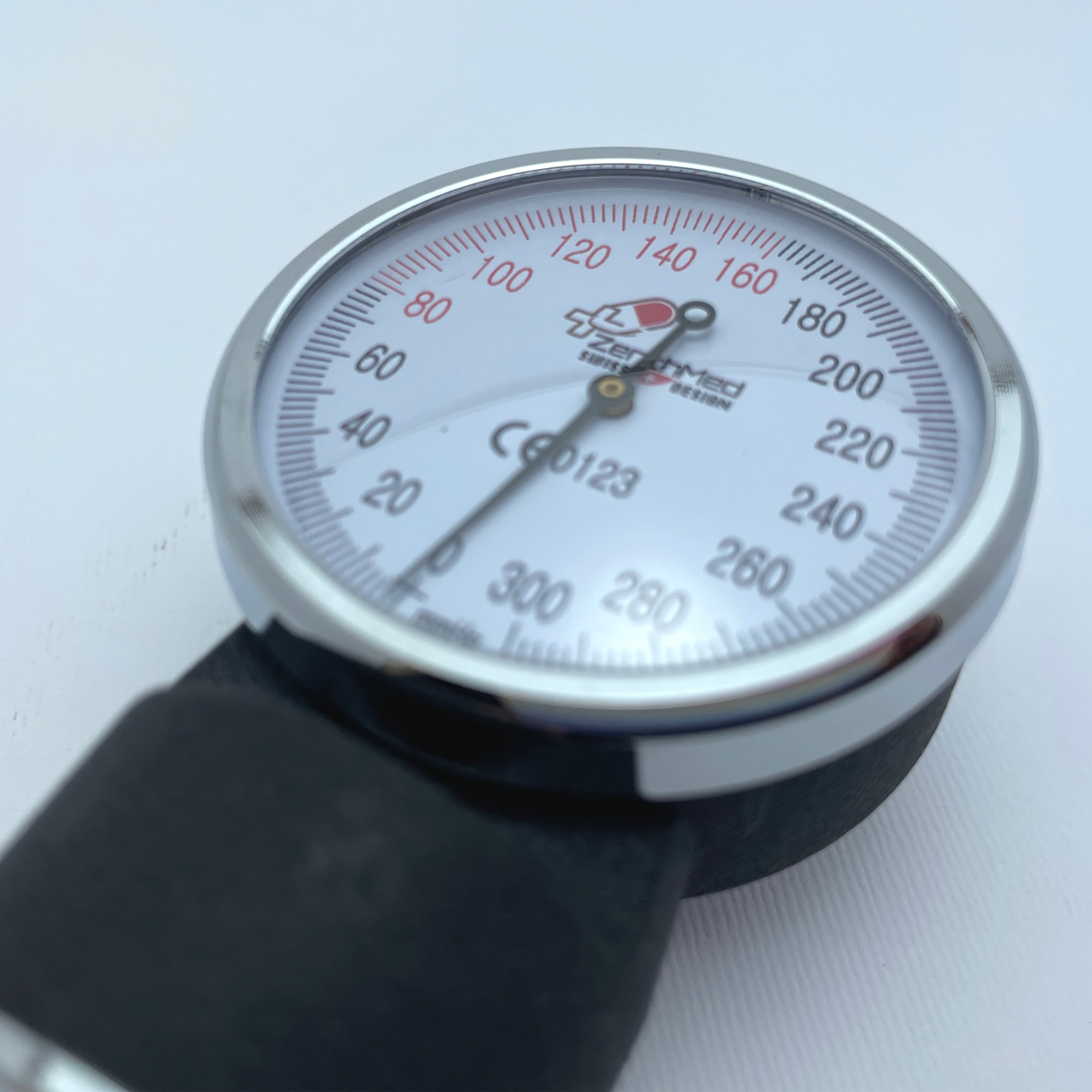 فشارسنج عقربه ای زنیت مد مدل ZTH-5001 به همراه گوشی طبی مدل ZTH-5001