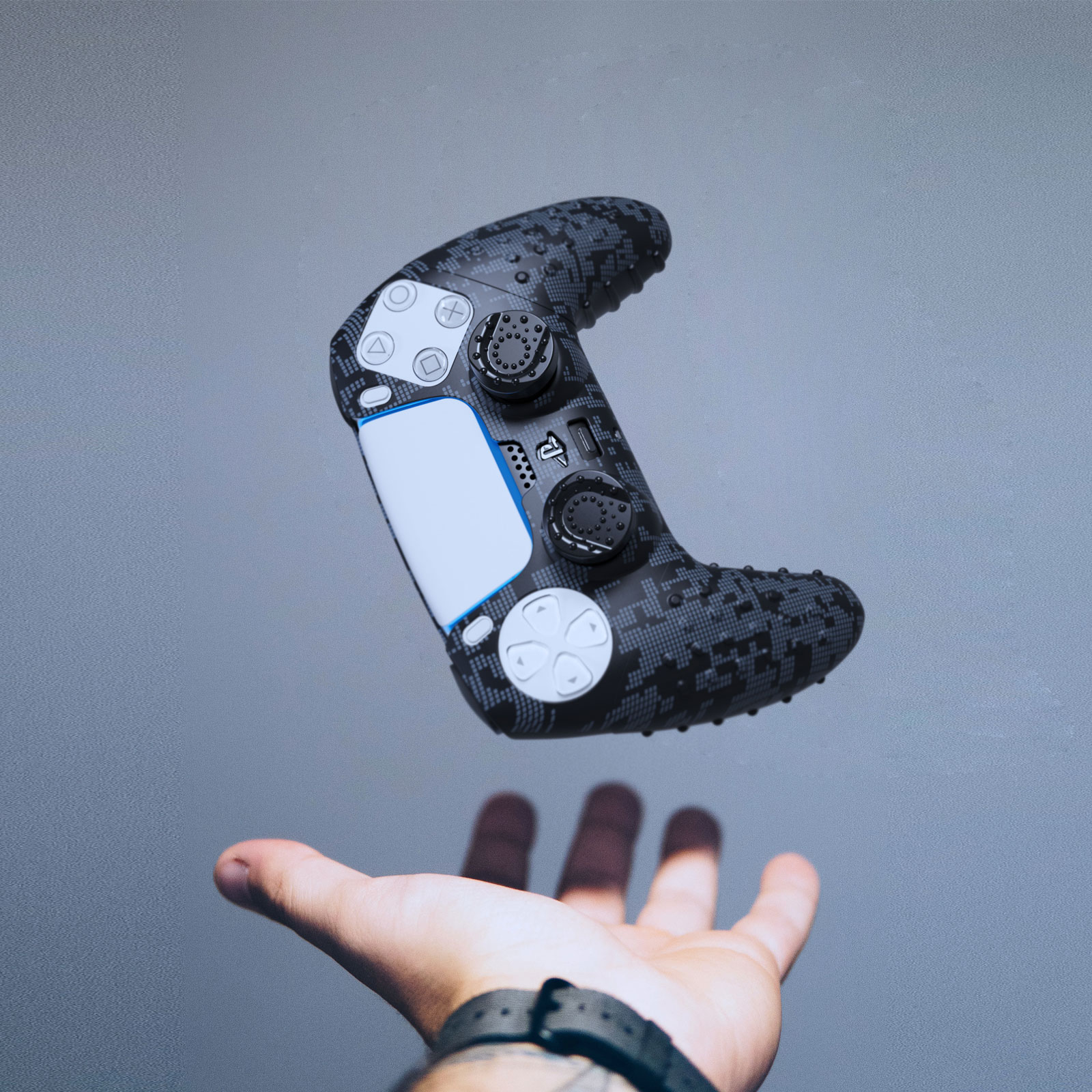 محافظ دسته پلی استیشن 5 اسپارک فاکس مدل Silicone Grip Pack Digital Camo به همراه روکش آنالوگ