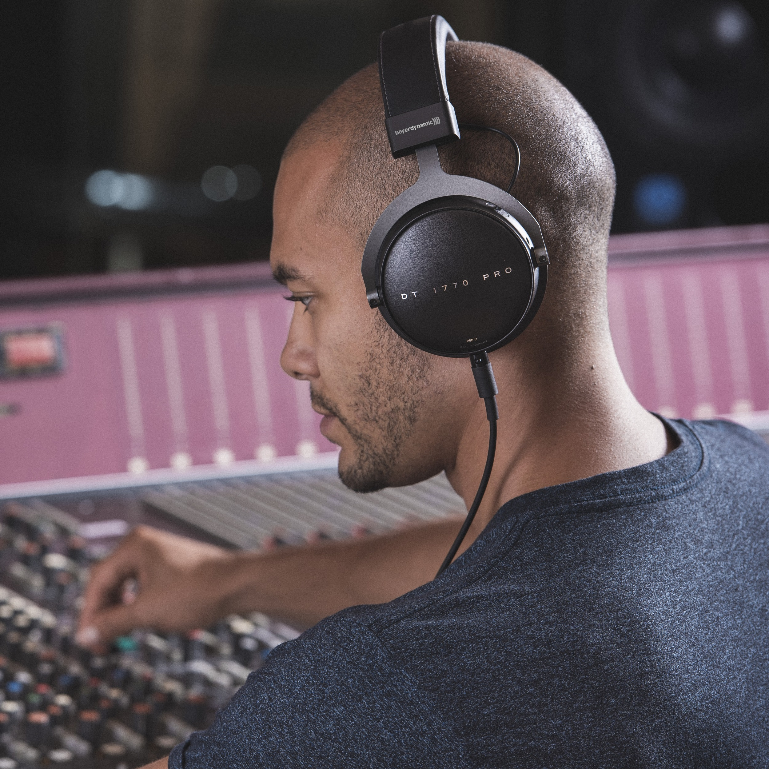 هدفون استودیویی بیرداینامیک مدل DT 1770 PRO