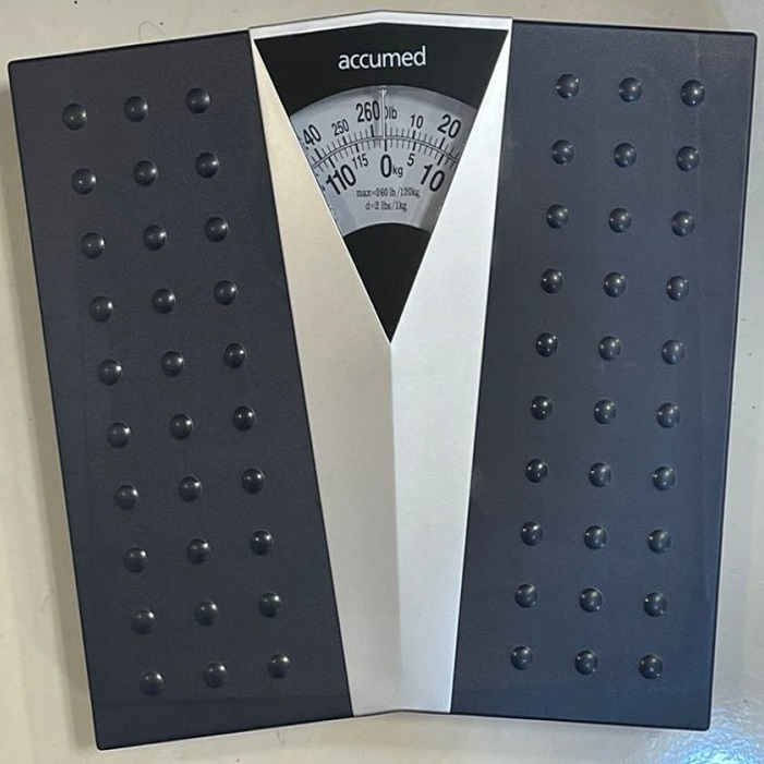 ترازو مکانیکی اکیومد مدل WB1102