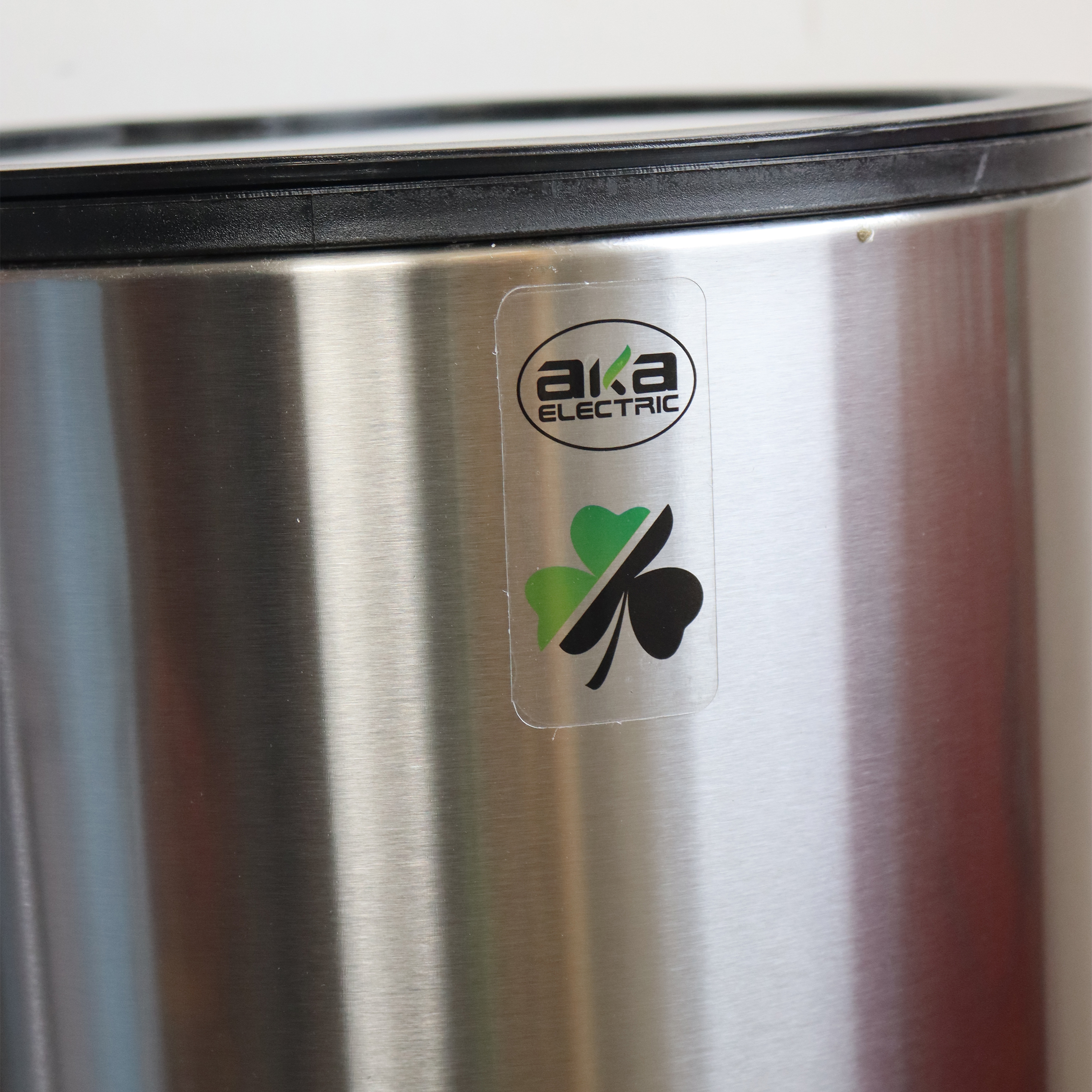 سطل زباله پدالی آکا الکتریک مدل آینه ای کد YP-ARAM BAND-030L ظرفیت 30 لیتری