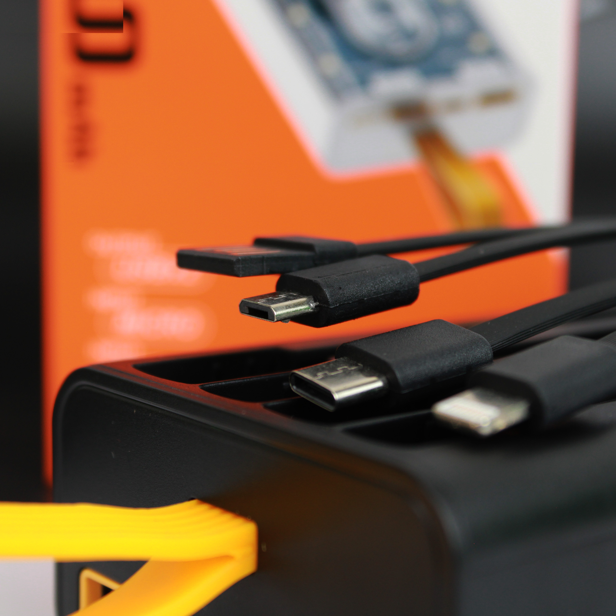 پاوربانک 22.5 وات آیرنج مدل IR - D253 ظرفیت 10000 میلیآمپرساعت