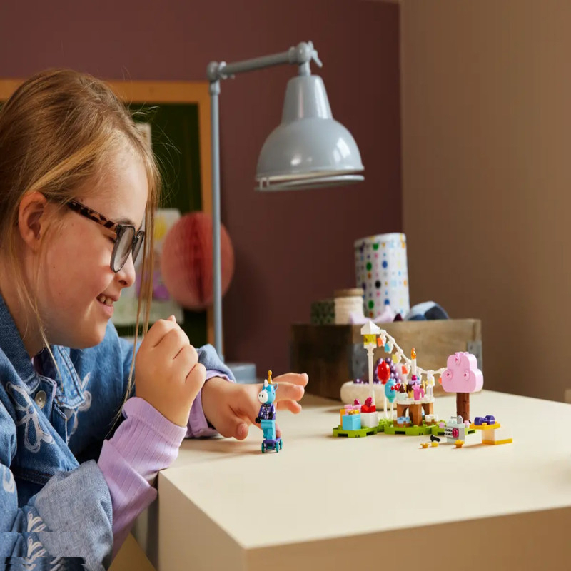 لگو سری Julians Birthday Party Building Set کد 77046