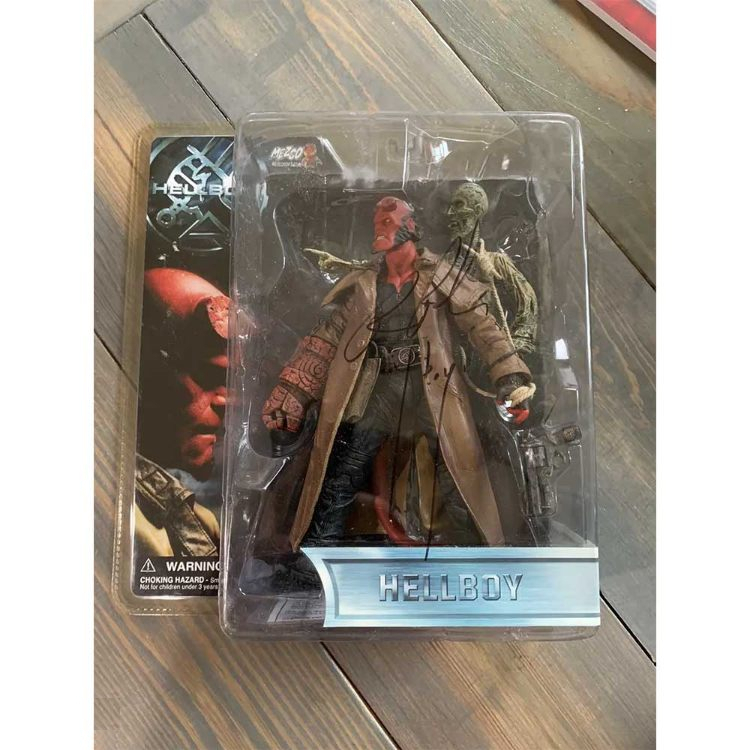 اکشن فیگور مدل پسر جهنمی هل بوی سری Hellboy Zombie Mezco