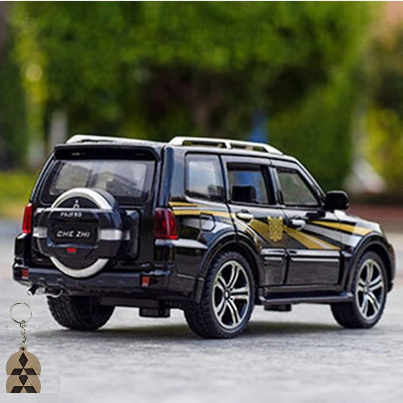 ماکت ماشین ناب سل مدل میتسوبیشی پاجرو فلزی موزیکال mitsubishi pajero به همراه جاسوییچی