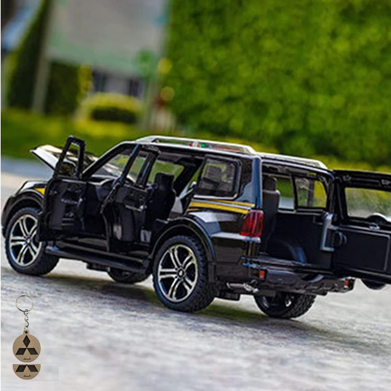 ماکت ماشین ناب سل مدل میتسوبیشی پاجرو فلزی موزیکال mitsubishi pajero به همراه جاسوییچی