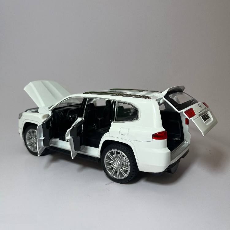 ماشین فلزی مدل تویوتا لندکروز 1020