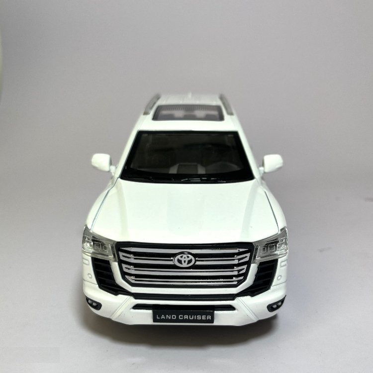 ماشین فلزی مدل تویوتا لندکروز 1020