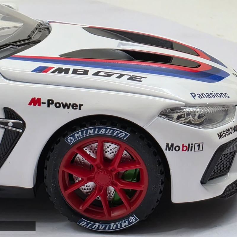 ماکت ماشین ناب سل مدل بی ام و ام 8 فلزی چراغدار BMW M8 GT همراه با جاسوییچی