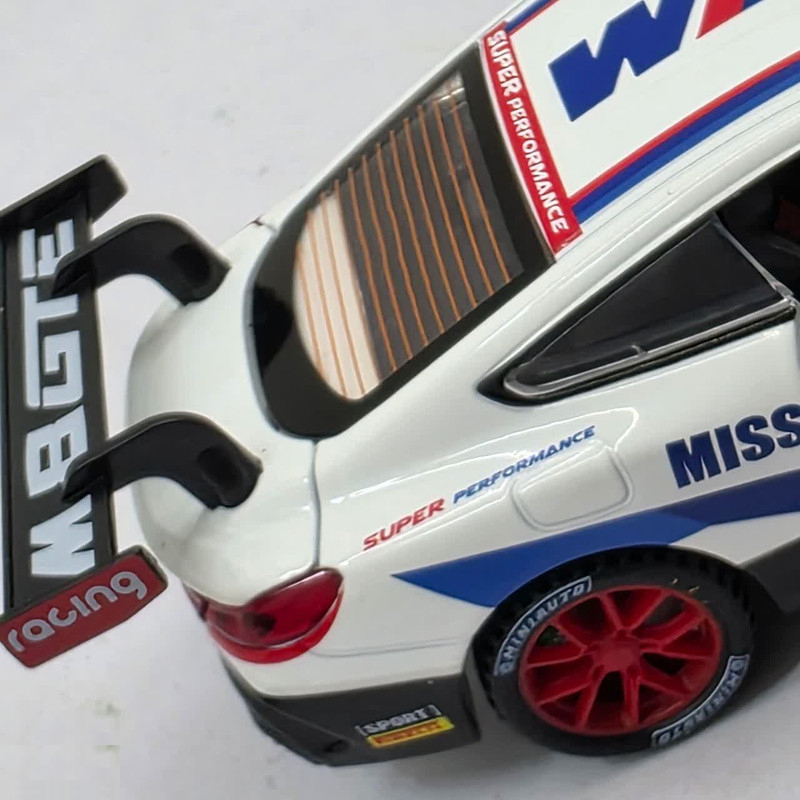 ماکت ماشین ناب سل مدل بی ام و ام 8 فلزی چراغدار BMW M8 GT همراه با جاسوییچی