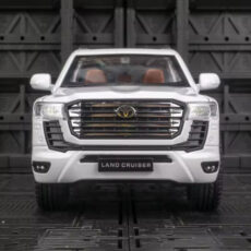 ماکت ماشین ناب سل مدل تویوتا لندکروز فلزی TOYOTA LANDCRUISER LC300 به همراه جاسوییچی