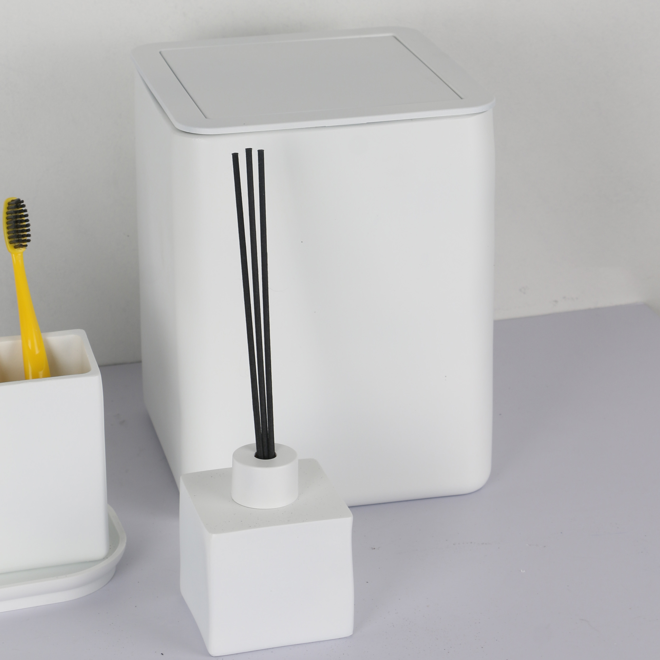 ست سرویس بهداشتی 7 پارچه دلفین مدل FN-744-White