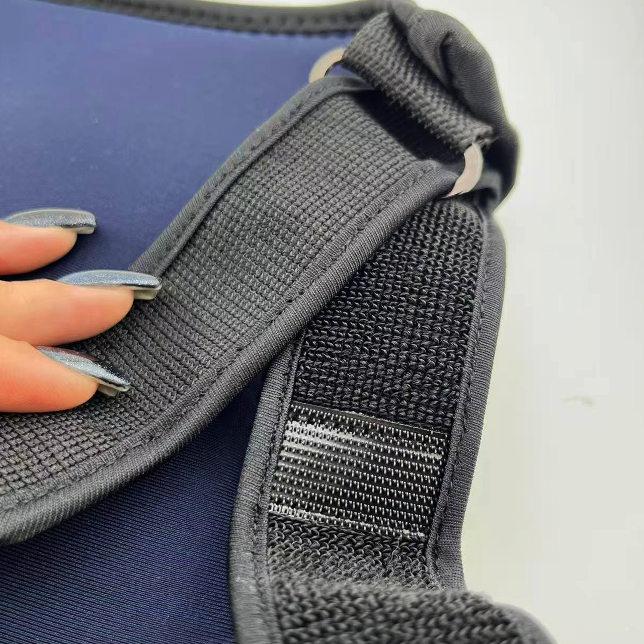 قوزبند لولایی طبی مدل شارژی کد j-9001 به همراه کنترل