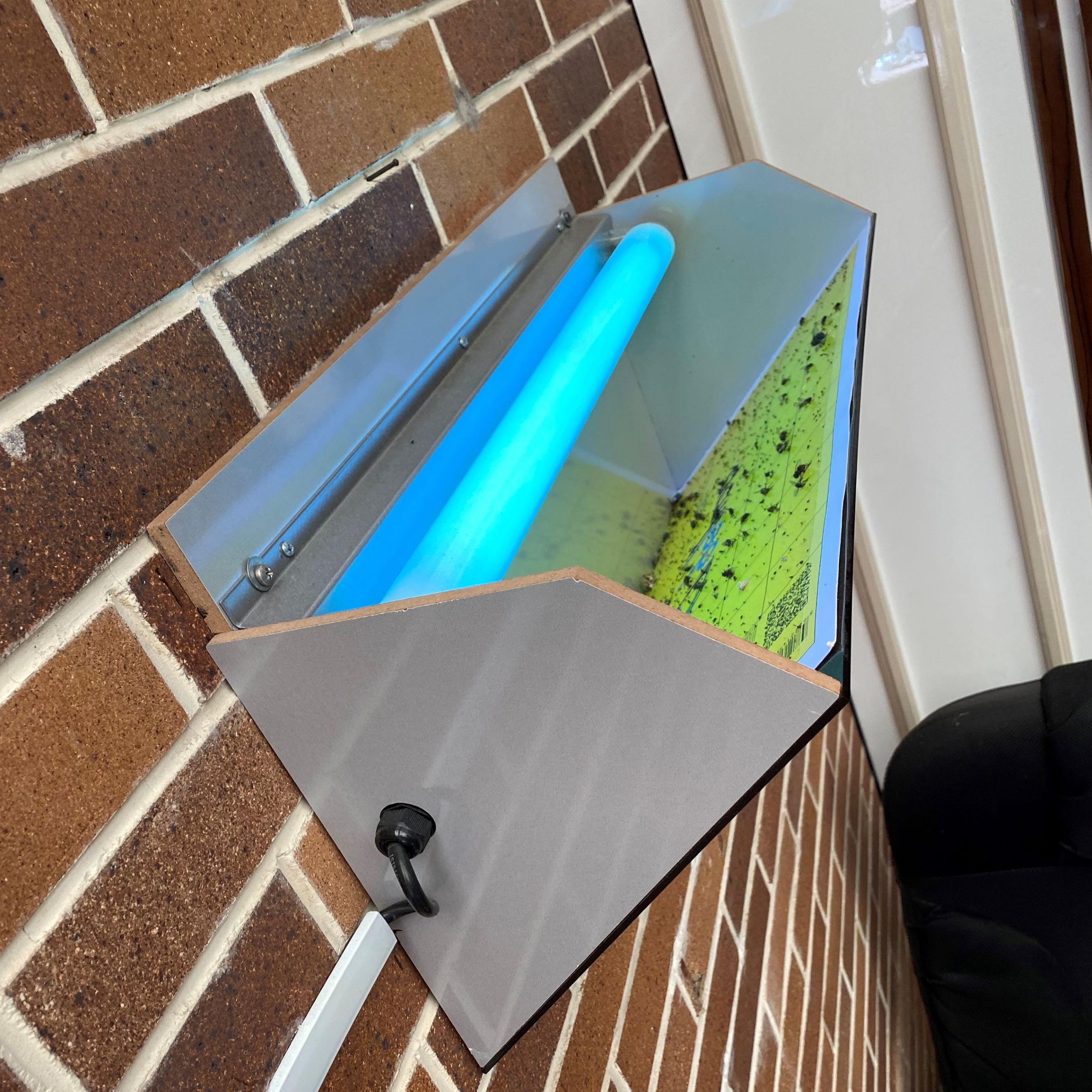 حشره کش برقی دلتا مدل دیواری کد DP160